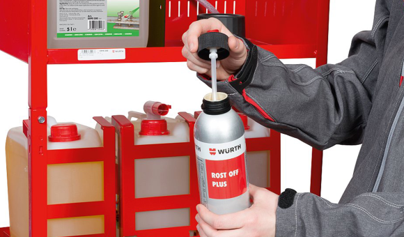 Open the screw cap of the spray can.