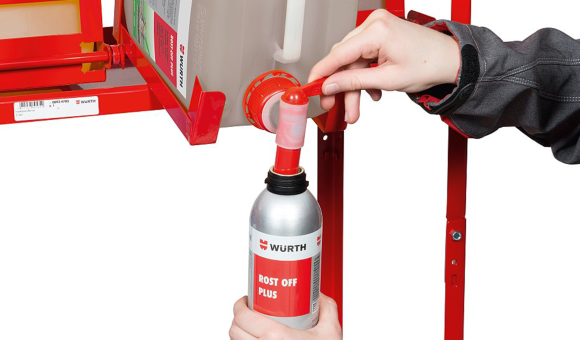 Fill in the active ingredient and close the lid of the can.